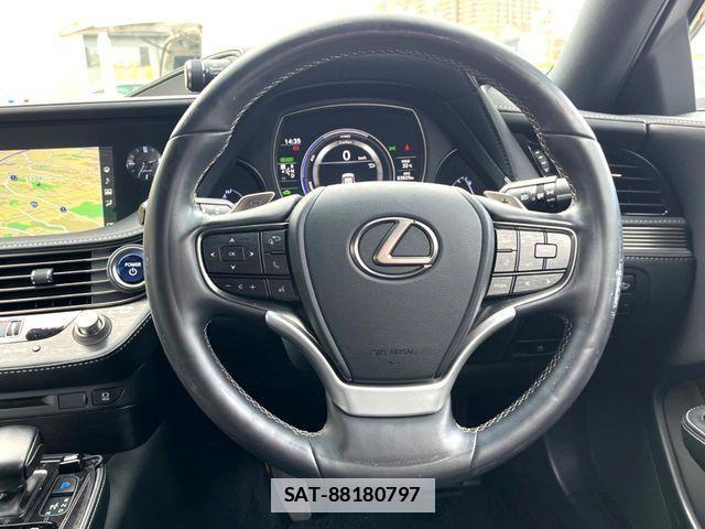 Lexus LS 2018-10 7877360-12