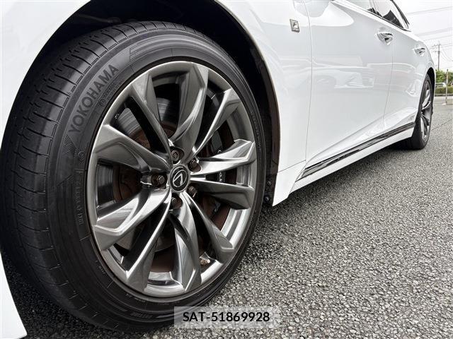 Lexus LS 2018-06 7877358-10