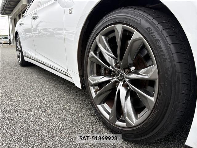 Lexus LS 2018-06 7877358-11