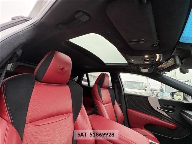 Lexus LS 2018-06 7877358-15