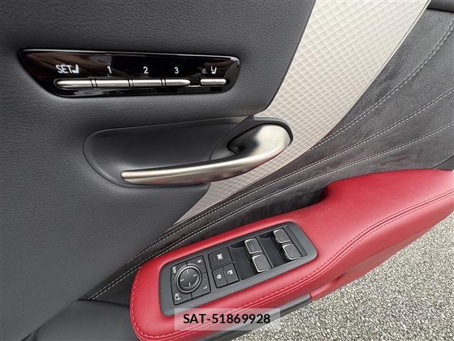Lexus LS 2018-06 7877358-19