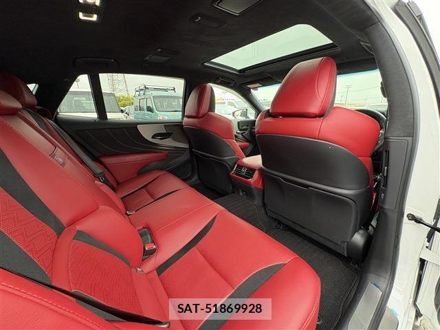 Lexus LS 2018-06 7877358-22
