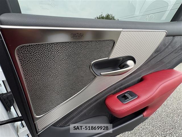 Lexus LS 2018-06 7877358-23