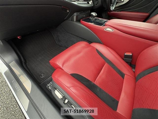 Lexus LS 2018-06 7877358-27