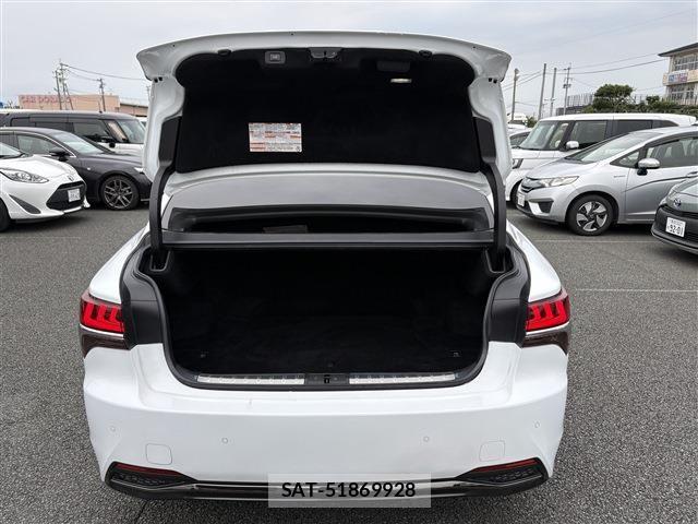 Lexus LS 2018-06 7877358-29