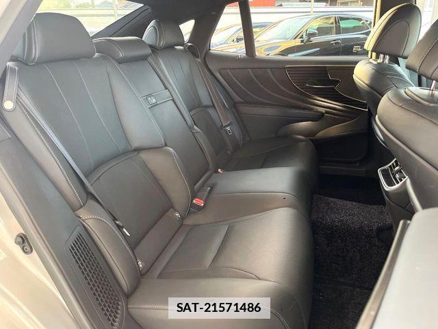Lexus LS 2019-10 7877359-9