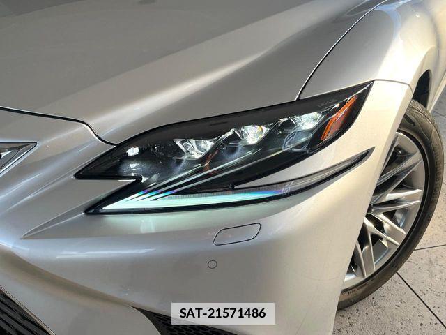 Lexus LS 2019-10 7877359-11