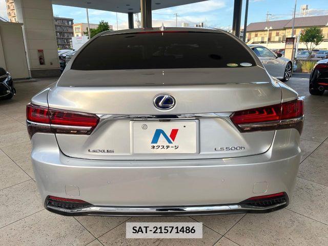 Lexus LS 2019-10 7877359-15