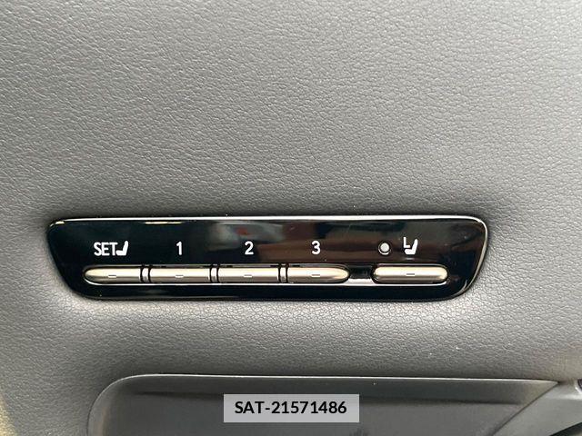Lexus LS 2019-10 7877359-7
