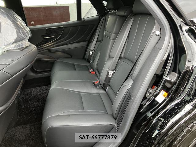 Lexus LS 2021-06 7962413-24