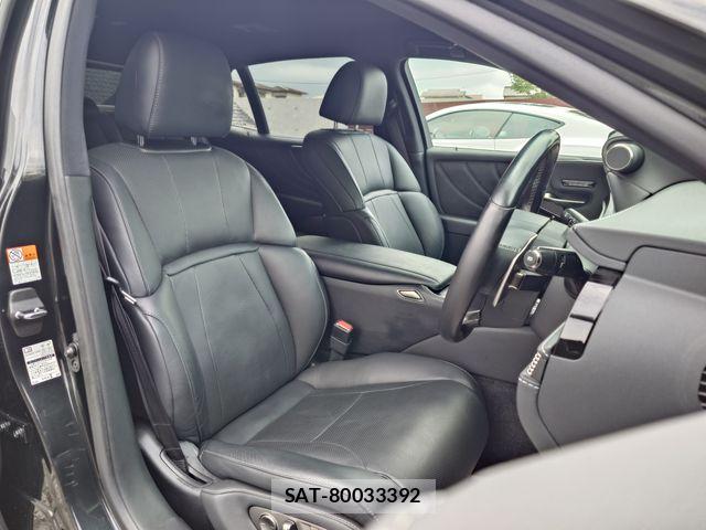 Lexus LS 2021-06 8074349-11