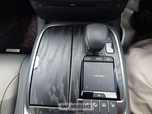Lexus LS 2021-06 8074349-17