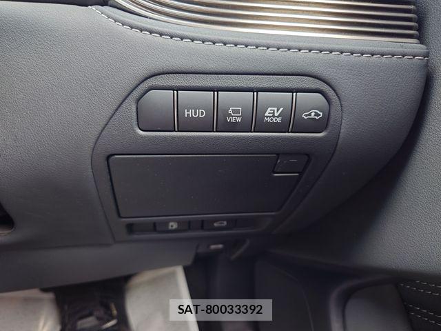 Lexus LS 2021-06 8074349-18