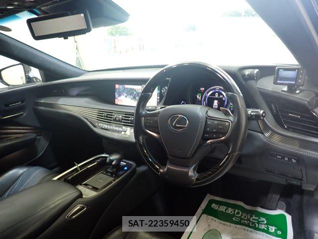 Lexus LS 2017-12 8074347-1