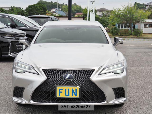 Lexus LS 2021-06 8100143-1