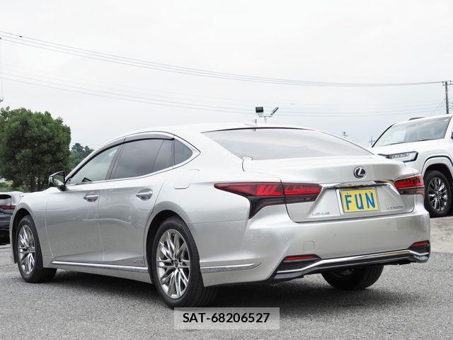 Lexus LS 2021-06 8100143-5