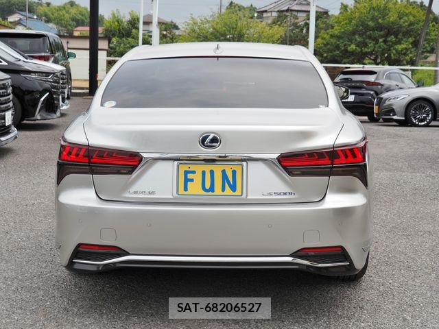 Lexus LS 2021-06 8100143-6