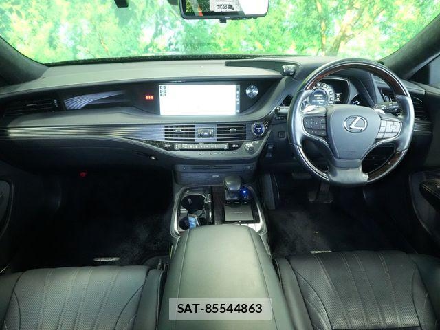 Lexus LS 2018-07 8100144-5