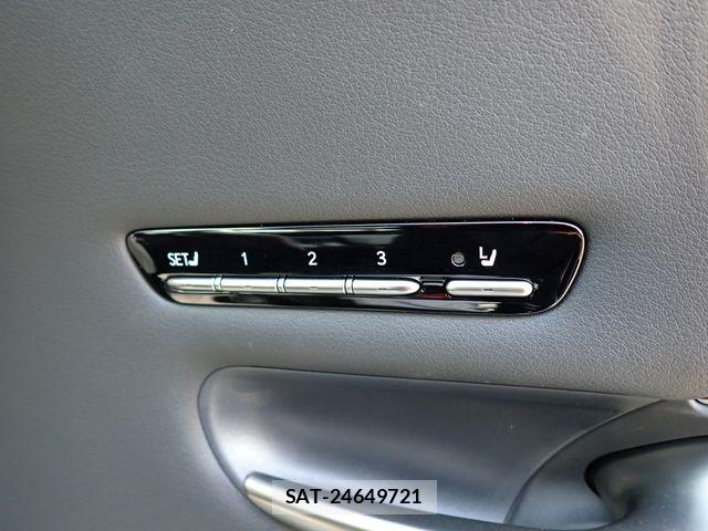 Lexus LS 2021-06 8158698-23