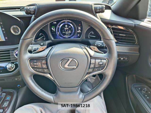 Lexus LS 2021-07 8245725-12