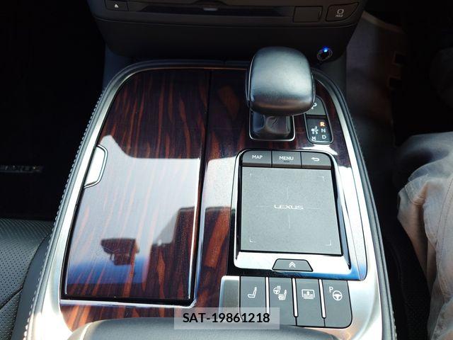Lexus LS 2021-07 8245725-17