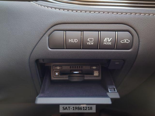Lexus LS 2021-07 8245725-18