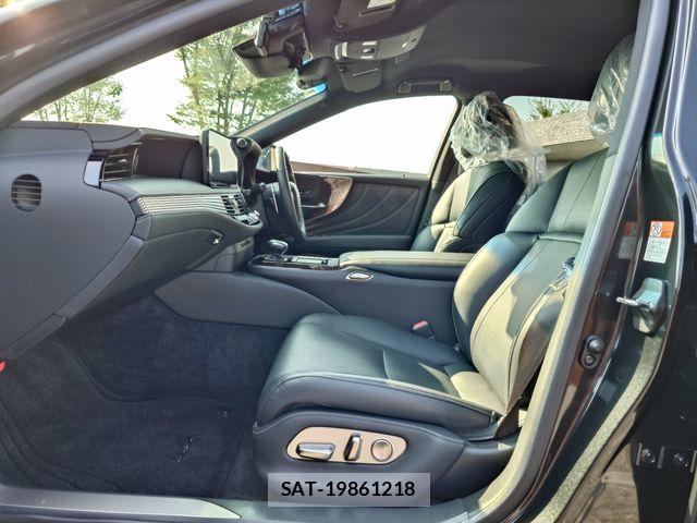 Lexus LS 2021-07 8245725-19