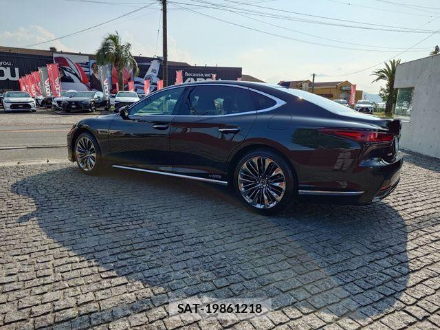Lexus LS 2021-07 8245725-3
