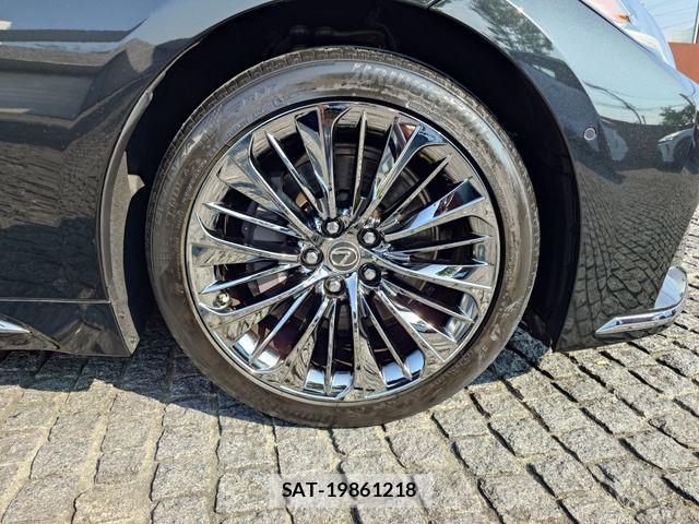 Lexus LS 2021-07 8245725-7
