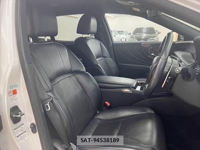 Lexus LS 2017-12 8315191-6