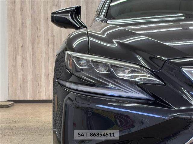 Lexus LS 2018-03 8336566-18