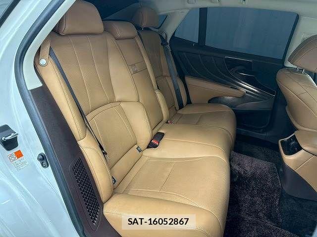 Lexus LS 2017-11 8336564-9