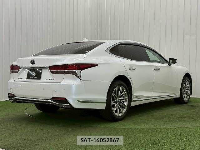 Lexus LS 2017-11 8336564-15