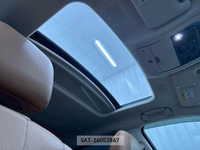 Lexus LS 2017-11 8336564-4