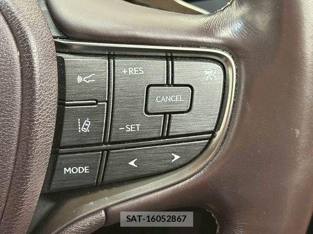 Lexus LS 2017-11 8336564-5