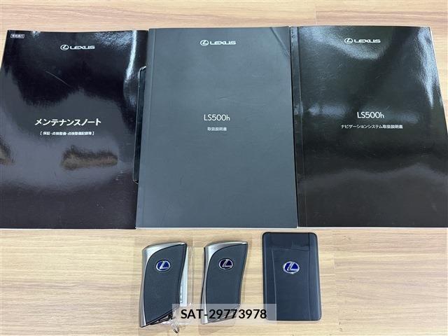 Lexus LS 2021-07 8366741-11