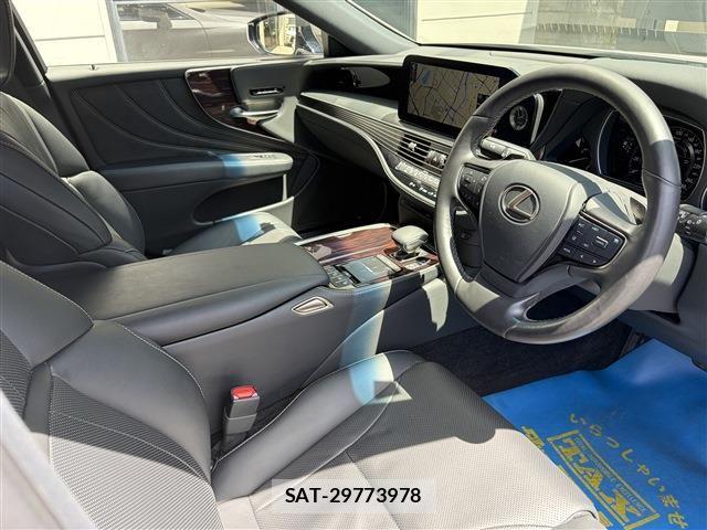 Lexus LS 2021-07 8366741-13