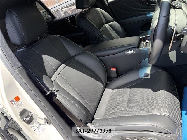 Lexus LS 2021-07 8366741-14