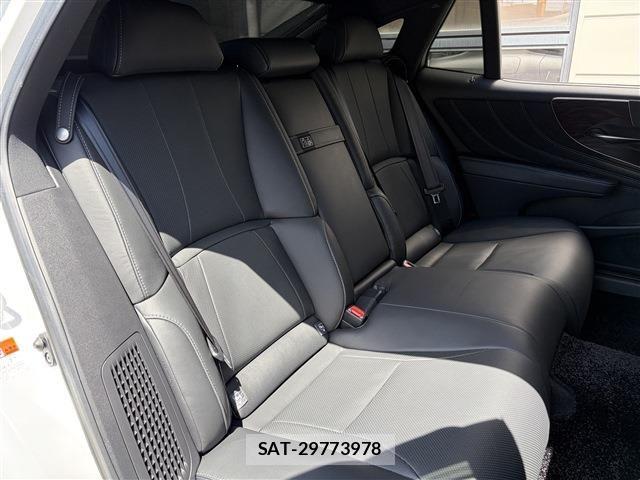 Lexus LS 2021-07 8366741-17