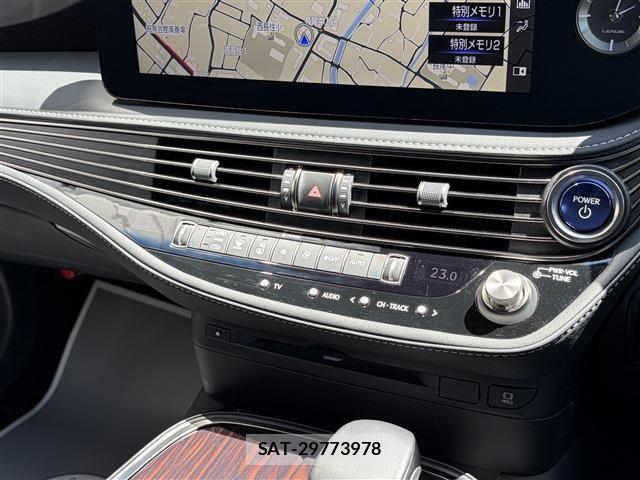 Lexus LS 2021-07 8366741-23