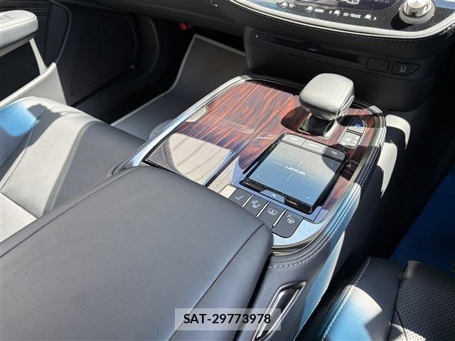 Lexus LS 2021-07 8366741-24