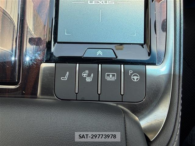 Lexus LS 2021-07 8366741-25