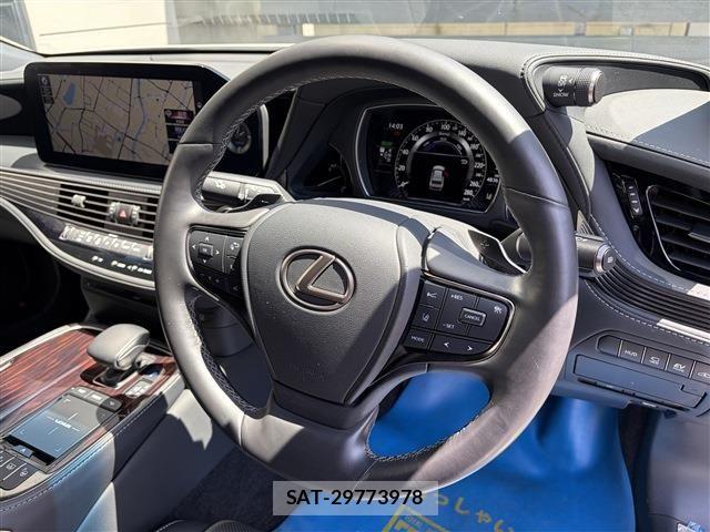 Lexus LS 2021-07 8366741-26