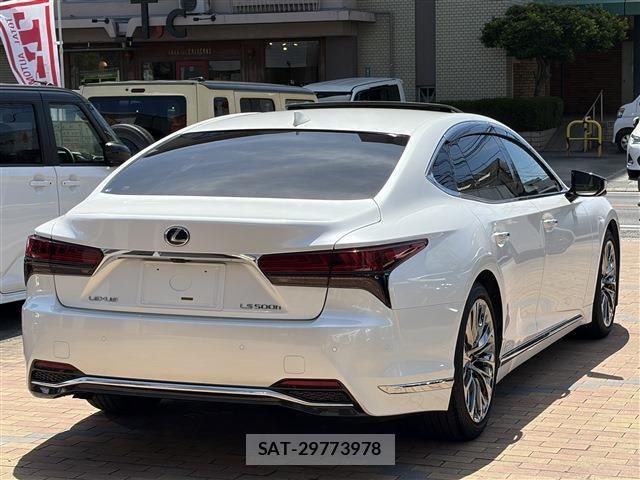 Lexus LS 2021-07 8366741-3