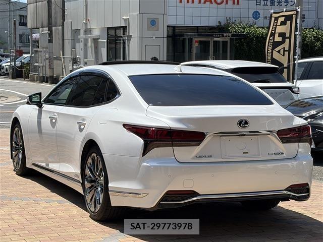 Lexus LS 2021-07 8366741-4