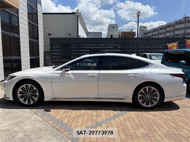 Lexus LS 2021-07 8366741-7