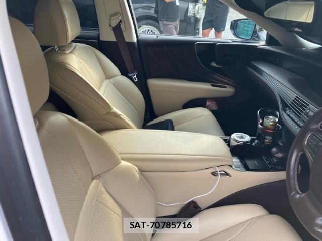 Lexus LS 2019-10 8525540-13