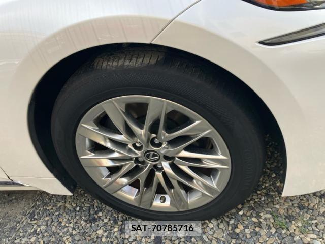 Lexus LS 2019-10 8525540-5