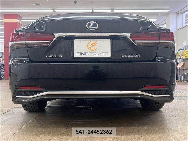 Lexus LS 2019-07 8627482-15