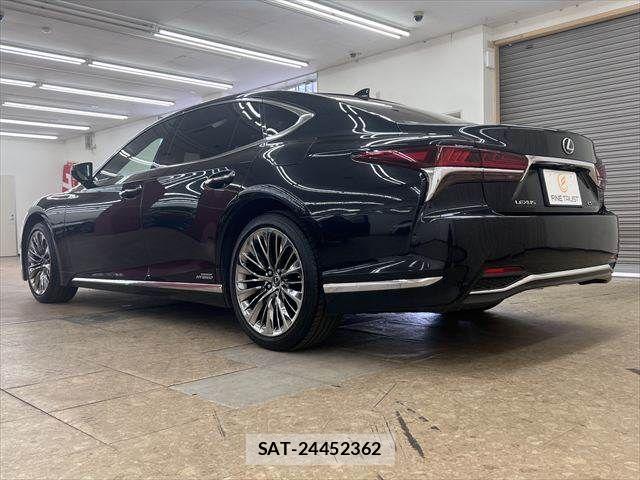 Lexus LS 2019-07 8627482-17